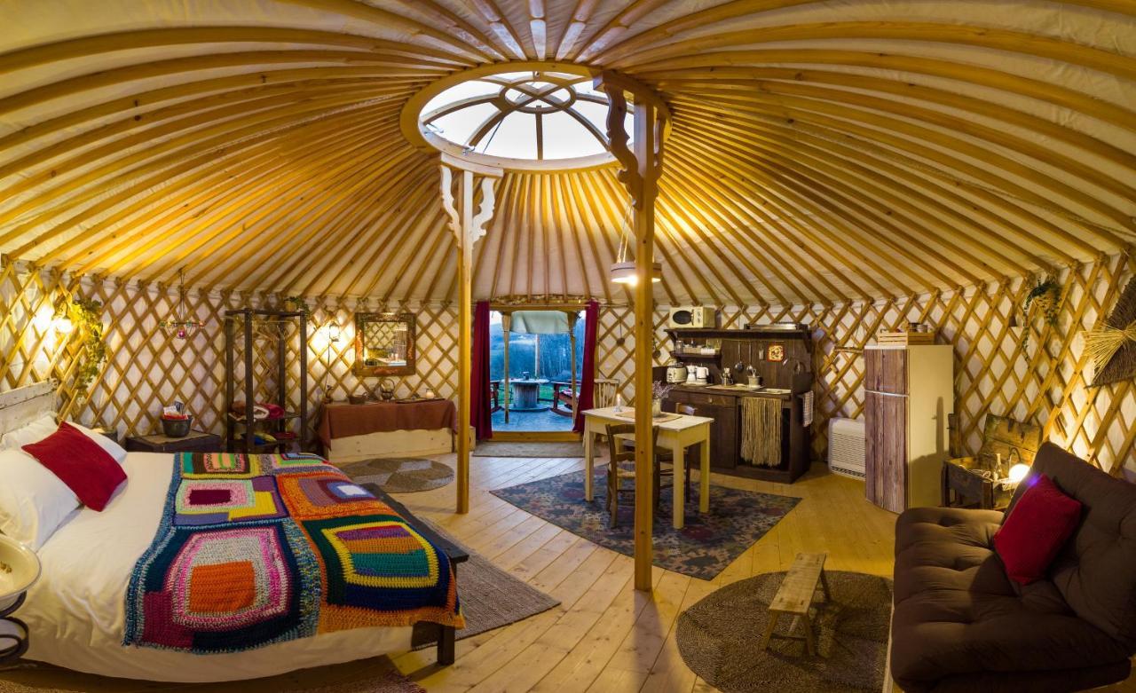 2 Cuori E 1 Yurta Glamping In Tuscany - Adults Only Asciano Exterior foto